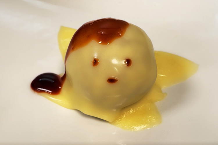 ハンバーグに顔を描く